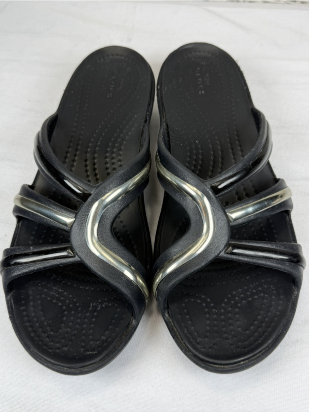 Crocs Women’s Size 8 Black Silver Strappy Dual Comfort Slip-On Sandals #205580